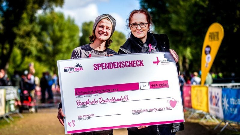 Spendenscheck über 114.000€ für Brustkrebs Deutschland e.V.